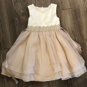 Girls dress